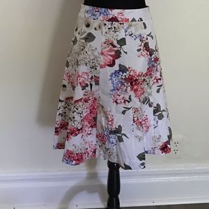 💖 WHBM Pink Hydrangea Skirt 3/$20